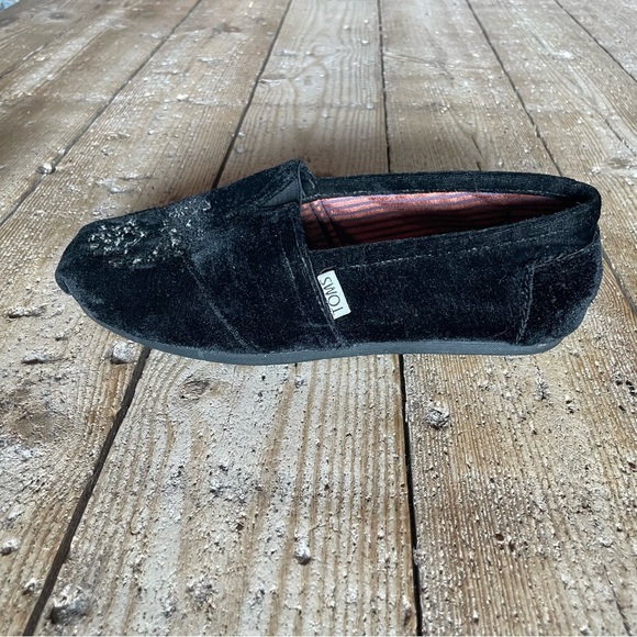 TOMS Black Velvet Skull Slip-On Flats 8.5 Limited Edition Goth Chic - Picture 6 of 11